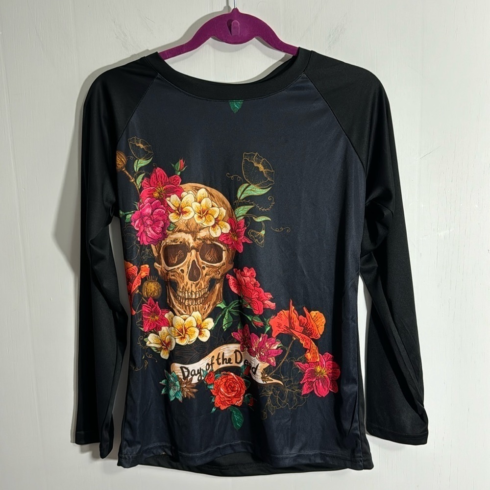 Unbranded “Day of the Dead” long sleeve shirt Halloween time! Good condition